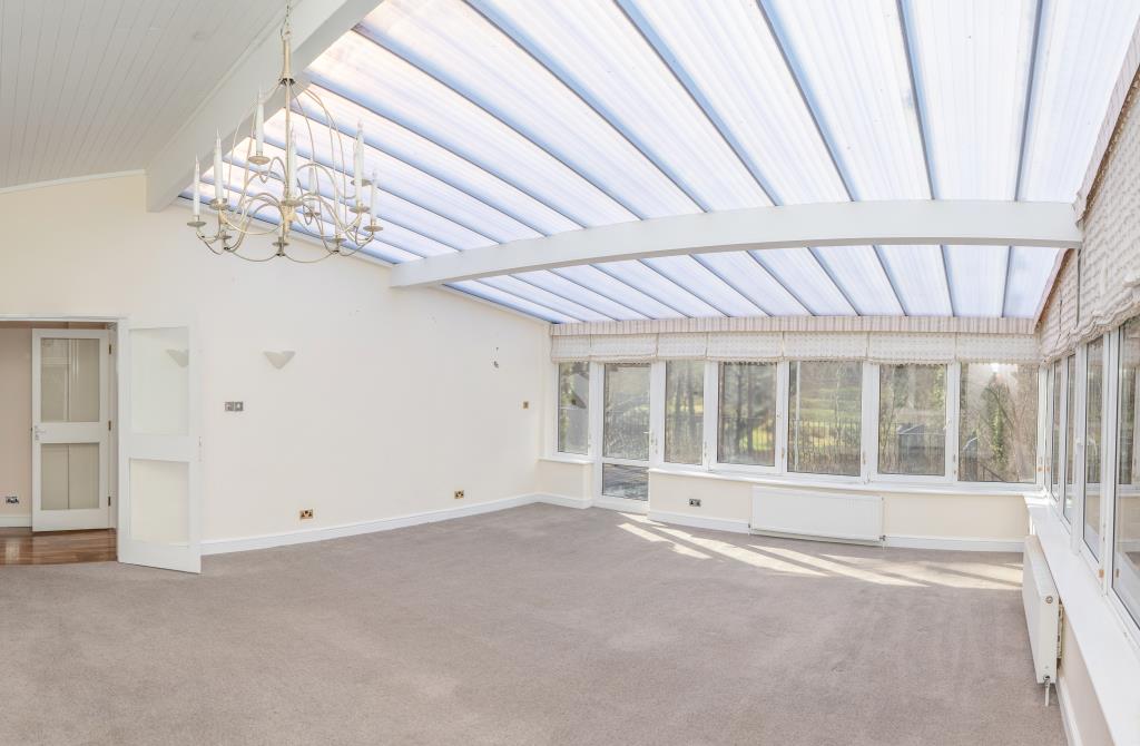 Lot: 164 - THREE-BEDROOM HOUSE IN SECLUDED LOCATION OVERLOOKING WOODLAND - Living room on first floor with access to balcony